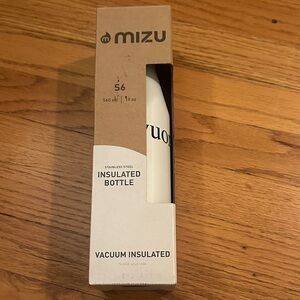 NWT Vuori White Insulated Bottle